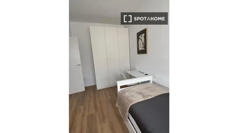Bedroom of Apartments for share in Madrid  with Air Conditioner, Heating and Terrace