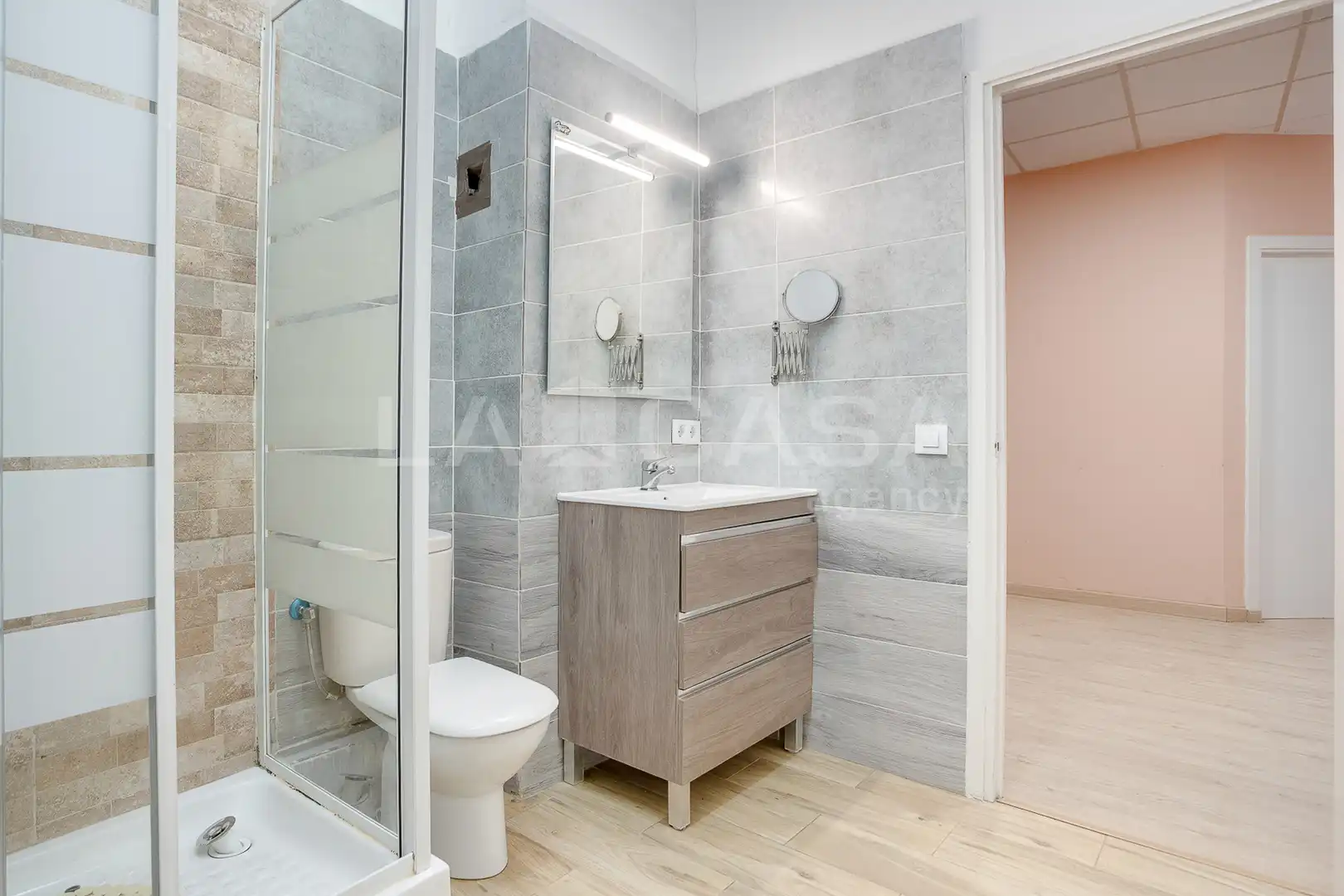 Bany de Local en venda en L'Hospitalet de Llobregat