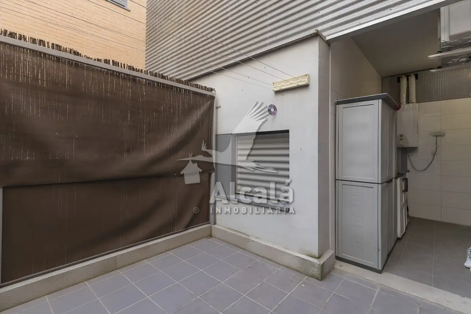 Außenansicht von Wohnung zum Verkauf in Villalbilla mit Klimaanlage, Heizung und Terrasse