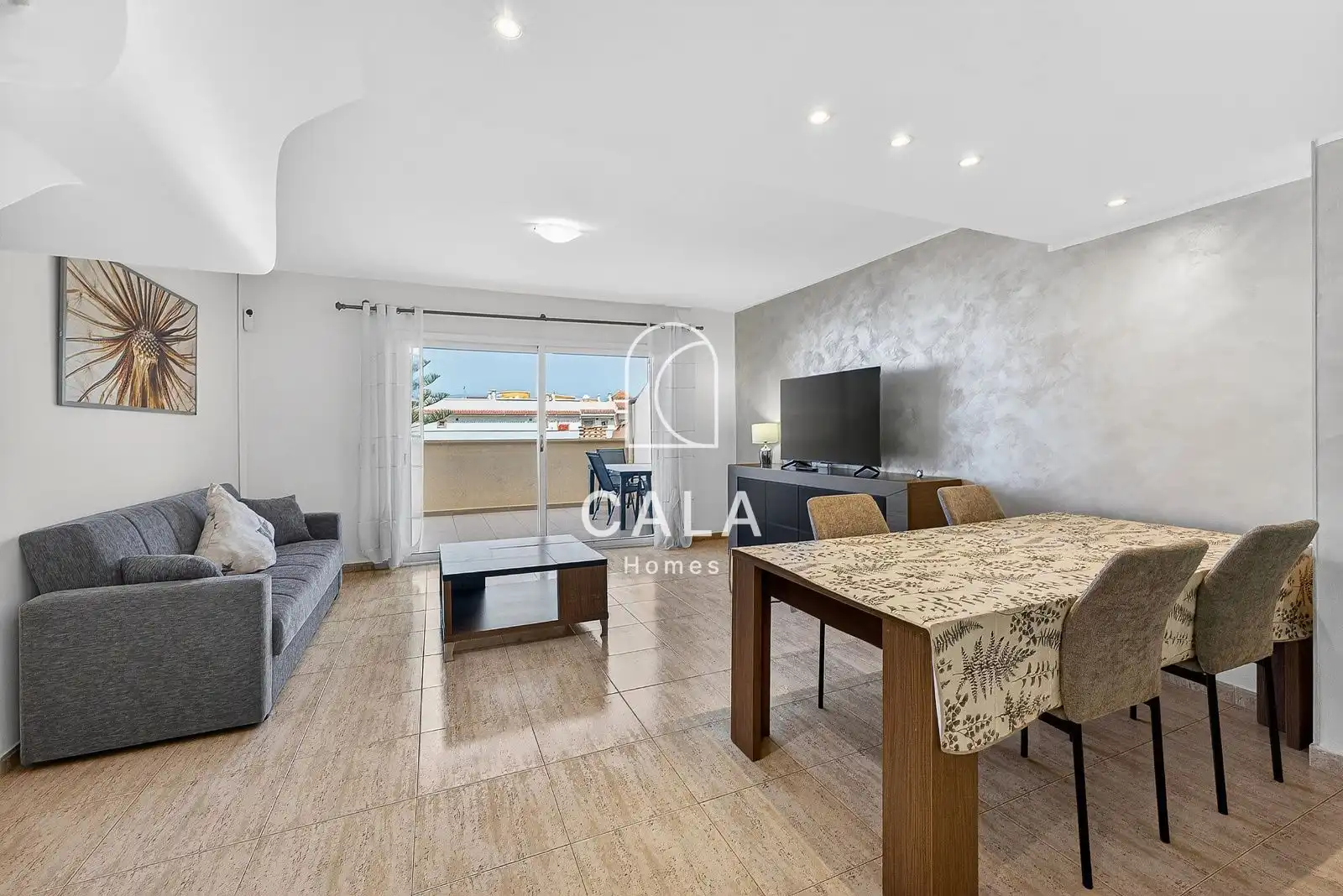 Wohnzimmer von Einfamilien-Reihenhaus zum Verkauf in Adeje mit Klimaanlage, Heizung und Terrasse