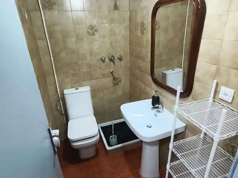 Bathroom of Flat for rent in  Granada Capital  with Air Conditioner and Balcony