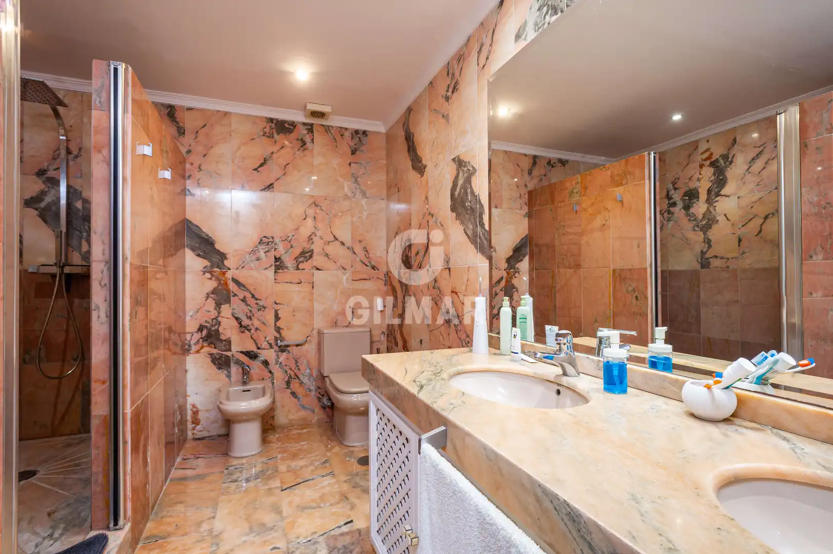 Bany de Apartament en venda en Marbella amb Jardí privat, Traster i Piscina