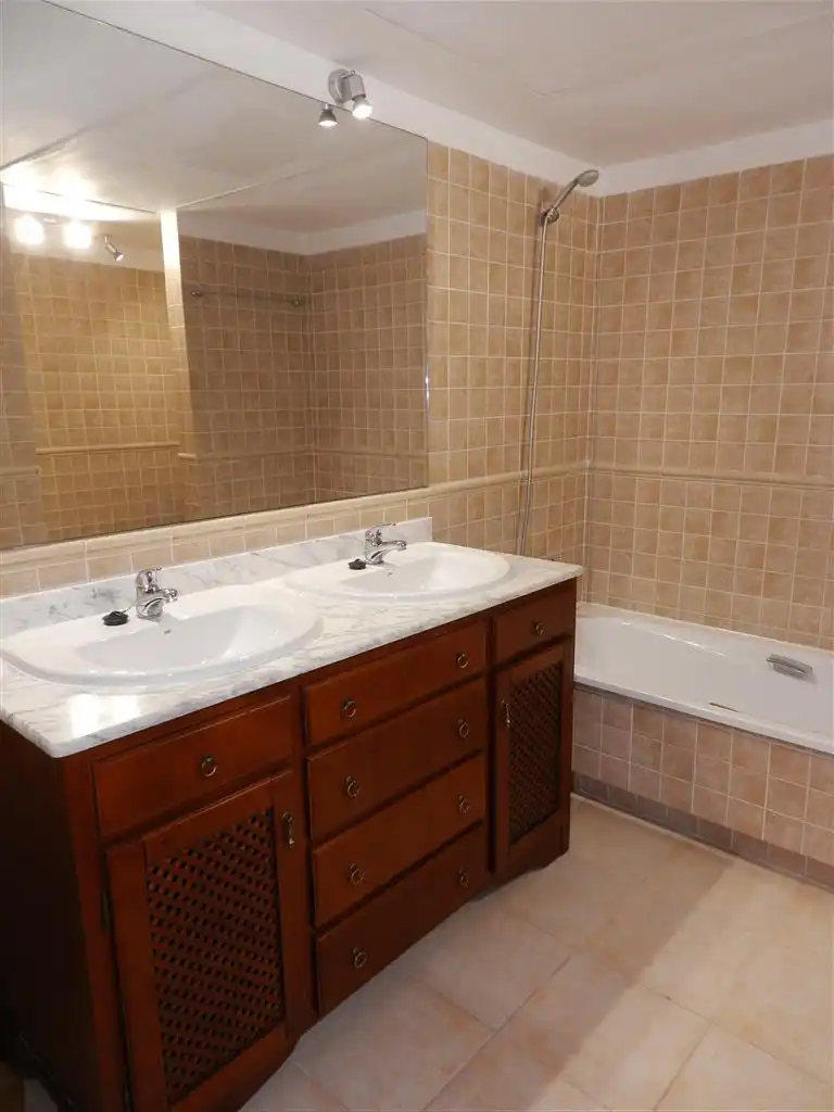 Baño de Casa adosada en venta en Marbella con Aire acondicionado, Calefacción y Terraza