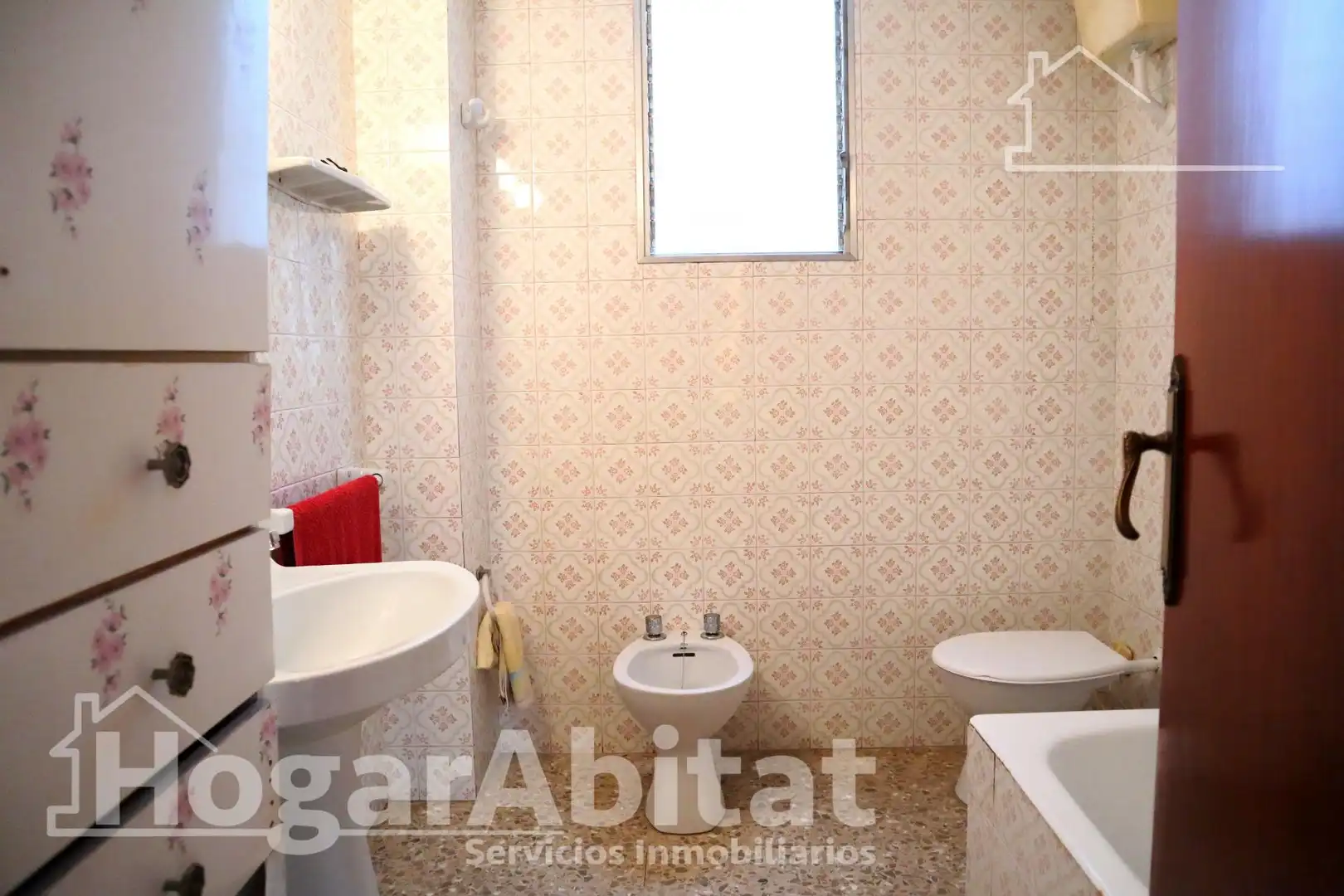 Baño de Piso en venta en Oliva con Terraza y Balcón