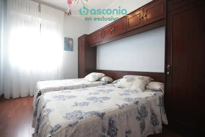 Bedroom of Flat for sale in Centro - Ariz - Uribarri