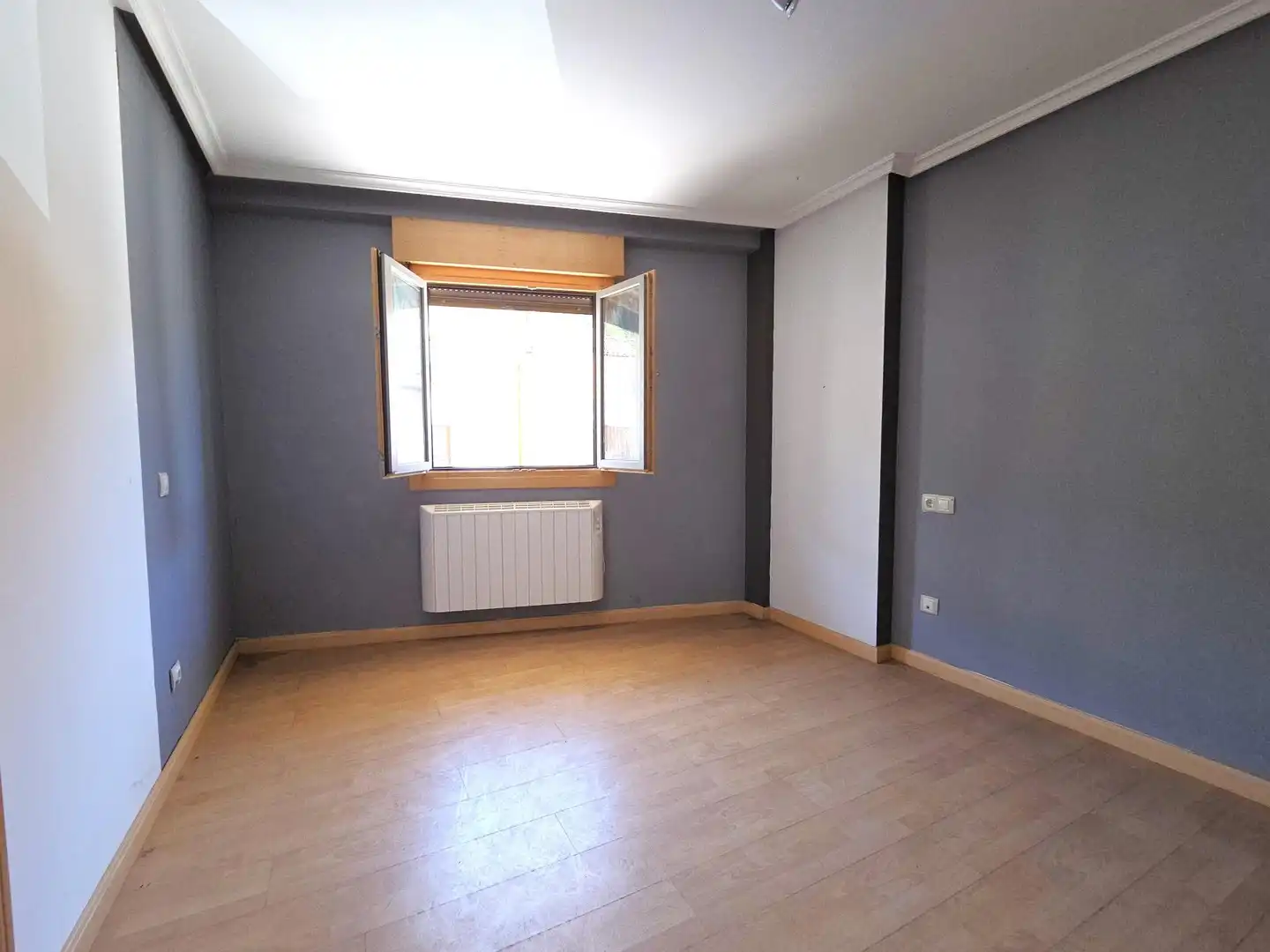 Dormitori de Apartament en venda en Aller amb Calefacció