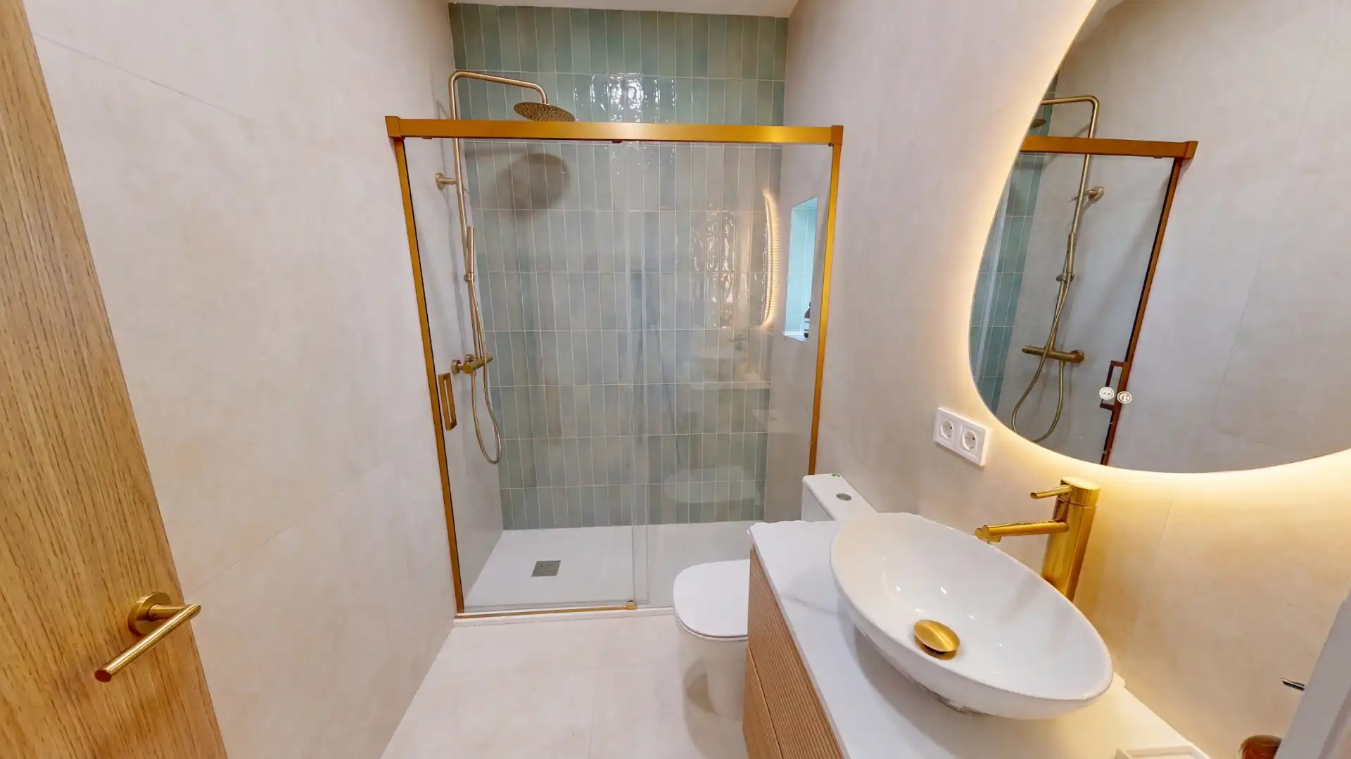 Baño de Piso en venta en Alicante / Alacant con Jardín privado, Trastero y Amueblado