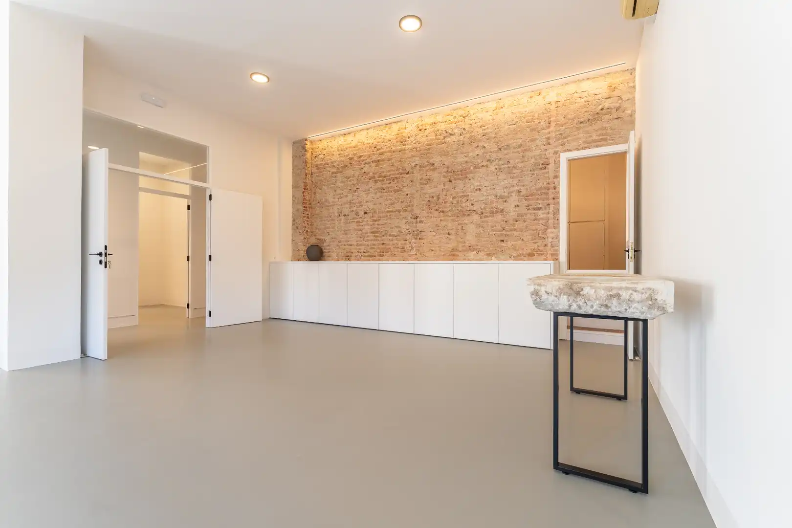 Büro zur Miete in Reus mit Klimaanlage, Heizung und Balkon