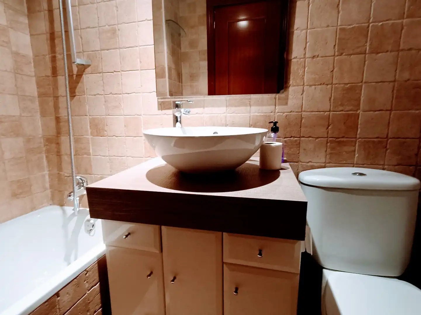 Baño de Piso de alquiler en Madrid con Aire acondicionado, Terraza y Amueblado