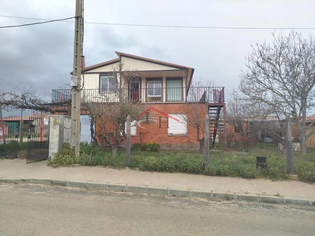 Vista exterior de Casa o xalet en venda en Vegas del Condado amb Calefacció, Jardí privat i Terrassa