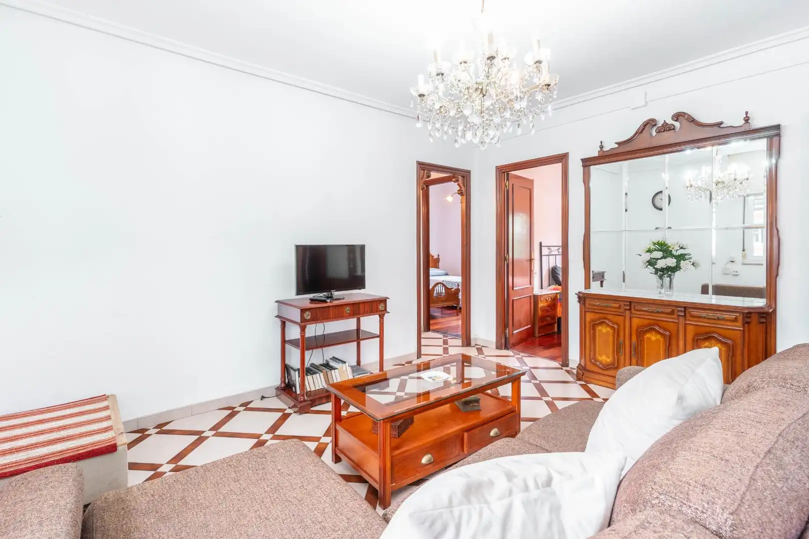 Sala d'estar de Pis en venda en Oviedo  amb Calefacció, Terrassa i Moblat