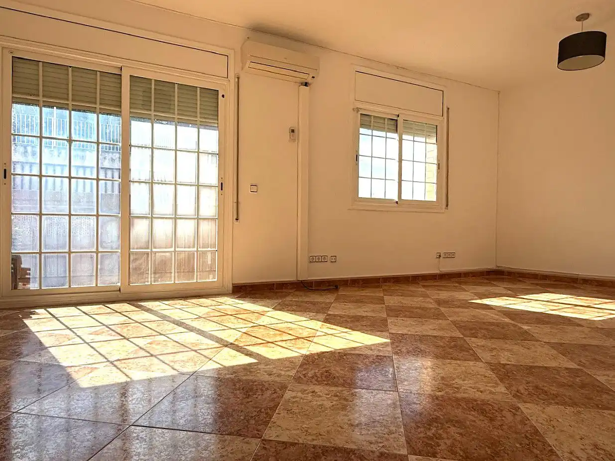 Living room of Flat for sale in Sant Boi de Llobregat  with Air Conditioner, Heating and Terrace