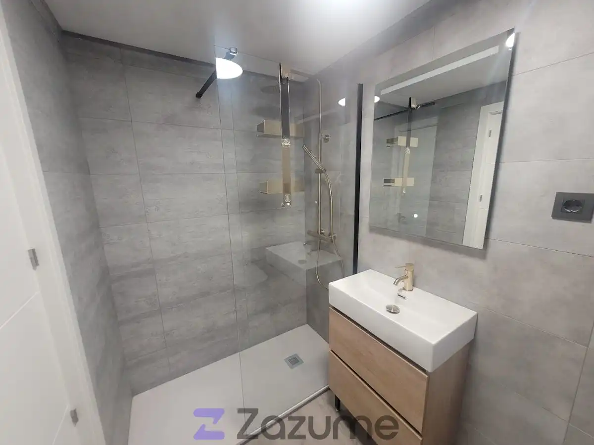 Bathroom of Flat for rent in Valladolid  with Heating, Parquet flooring and Terrace