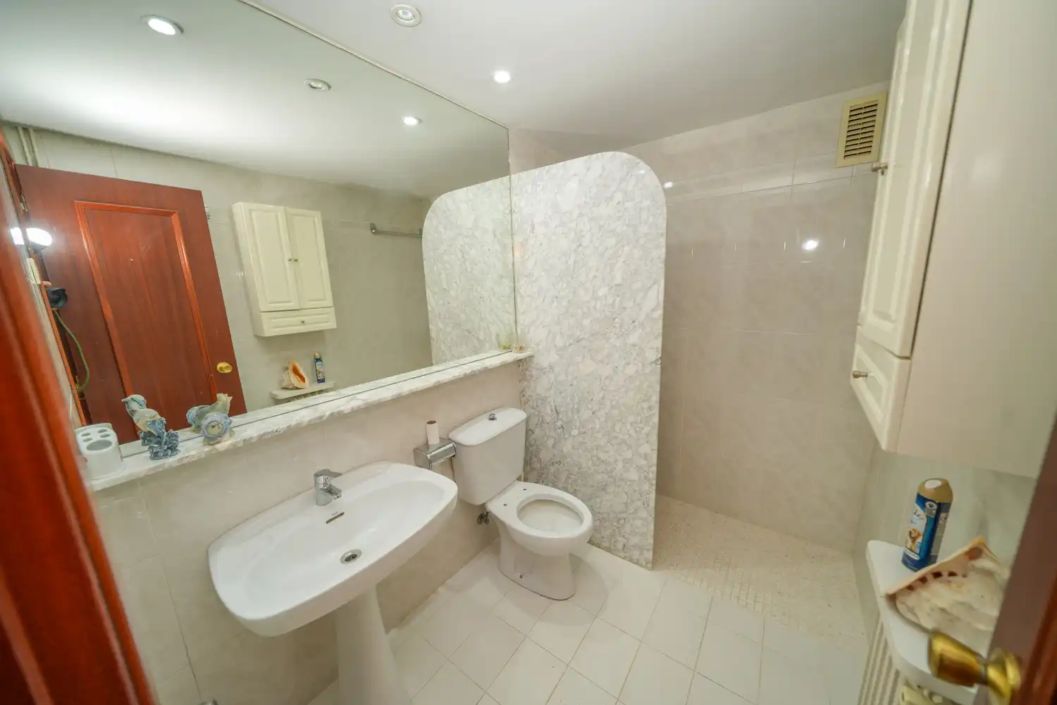 Baño de Piso en venta en Girona con Calefacción, Parquet y Terraza