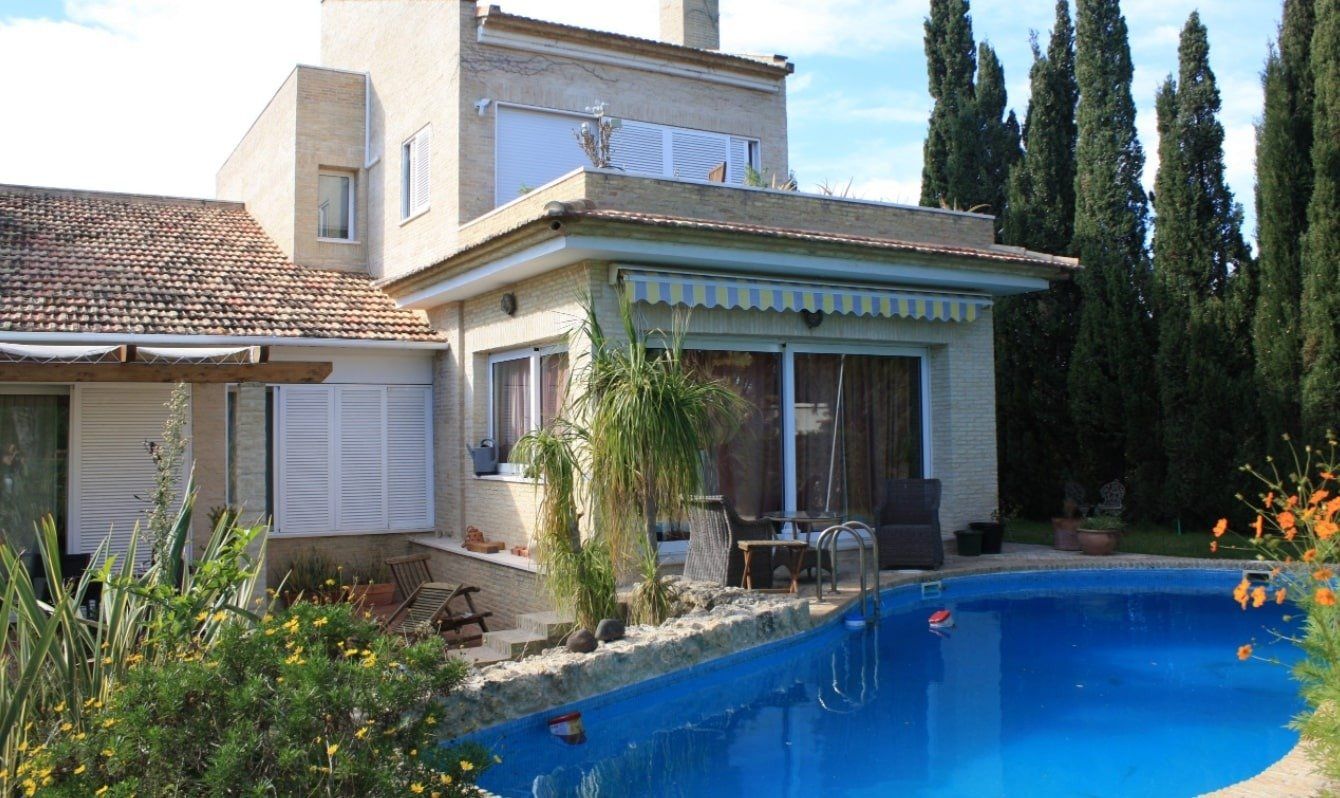 Exterior view of House or chalet for sale in Chiclana de la Frontera  with Air Conditioner, Heating and Private garden