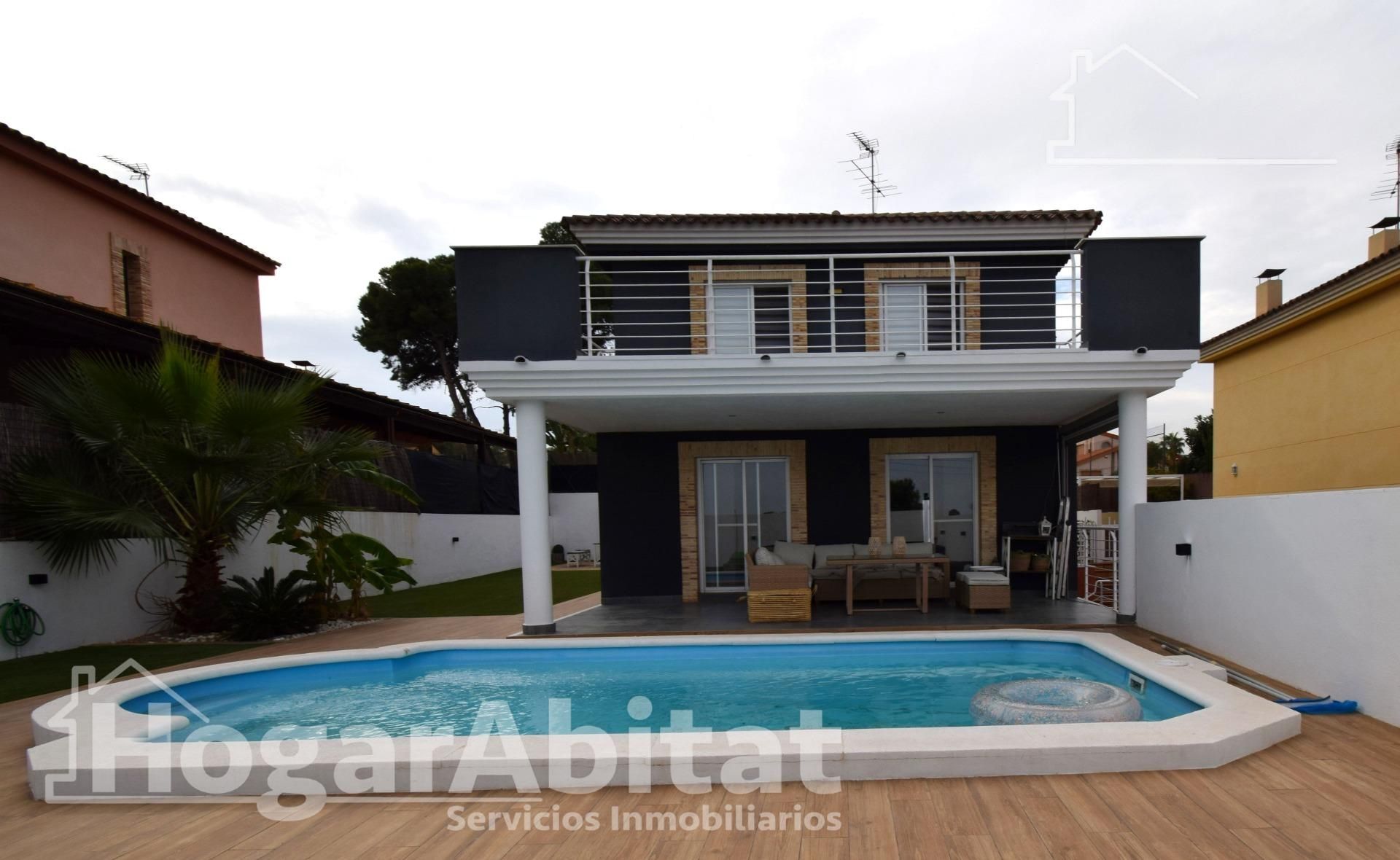 Swimming pool of House or chalet for sale in Chiva  with Air Conditioner, Heating and Private garden