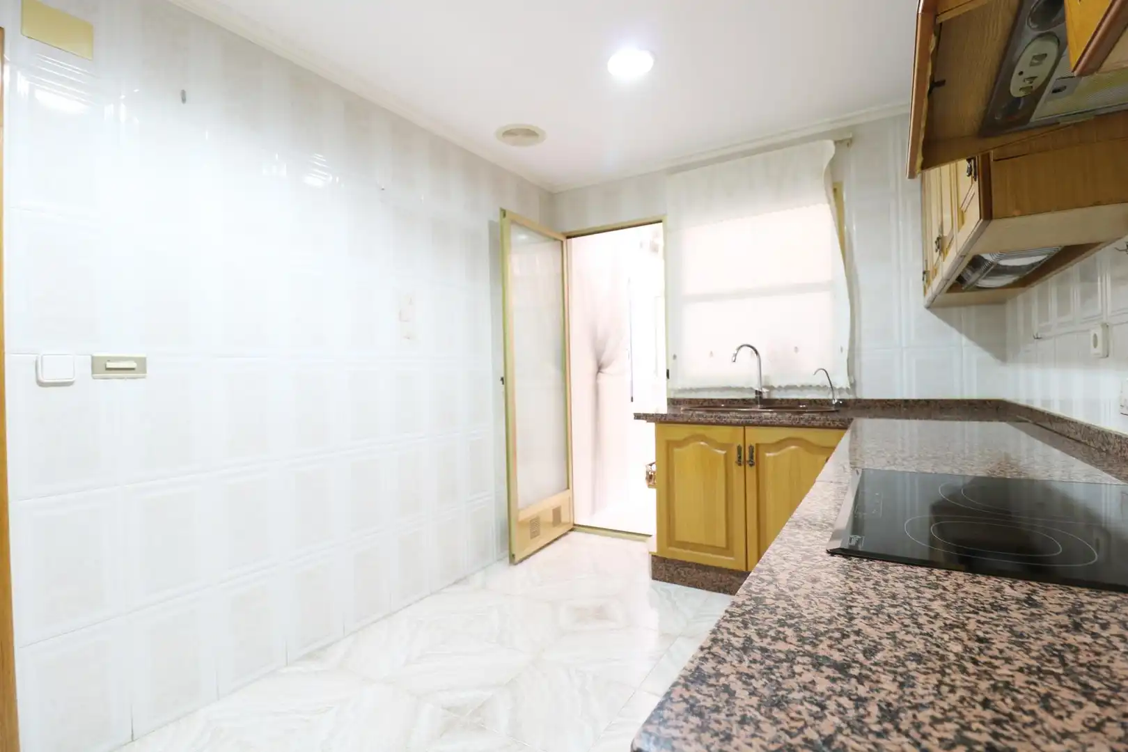 Kitchen of Flat for sale in Elche / Elx  with Air Conditioner, Storage room and Balcony