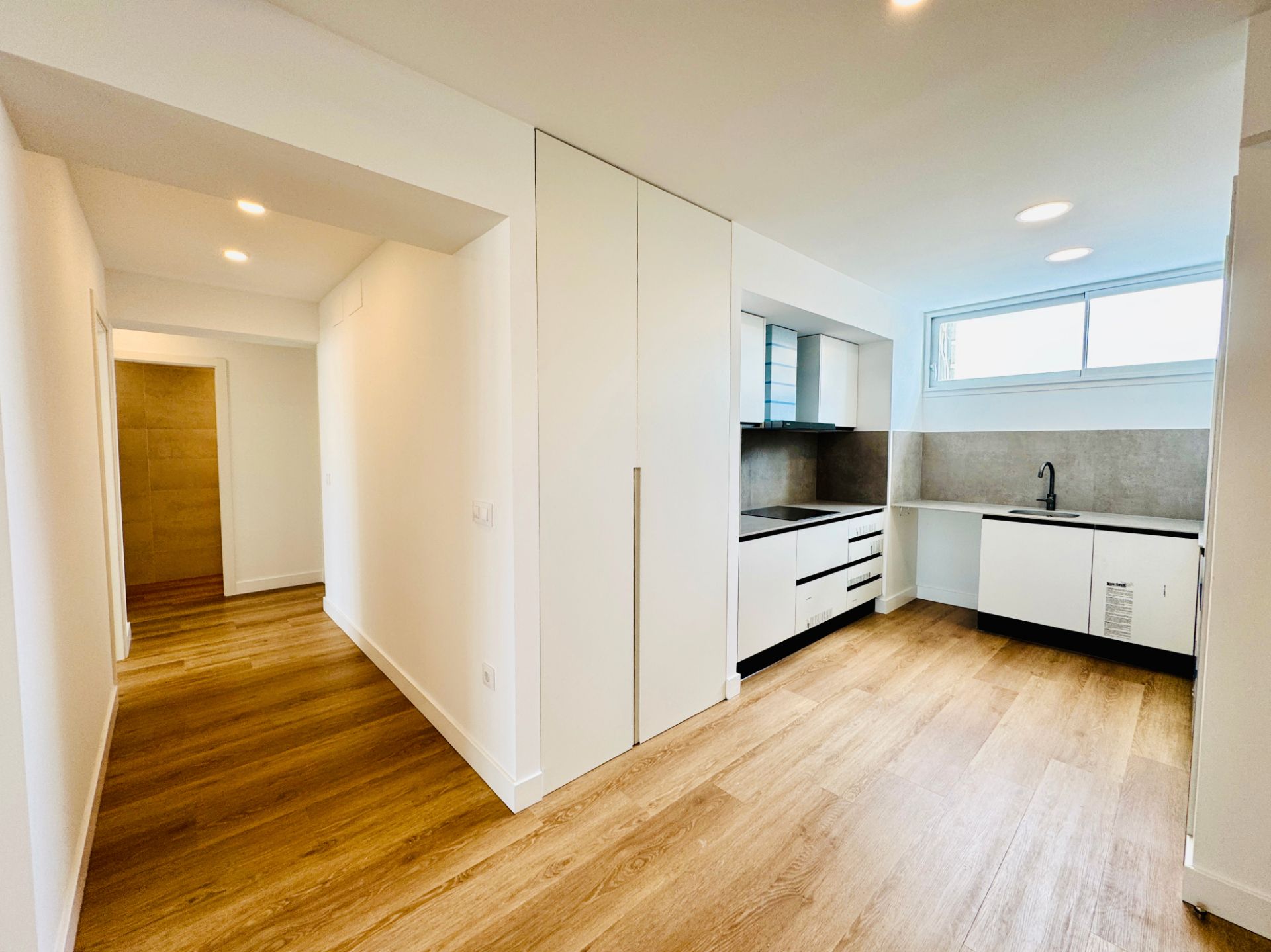 Kitchen of Flat for sale in  Sevilla Capital  with Air Conditioner