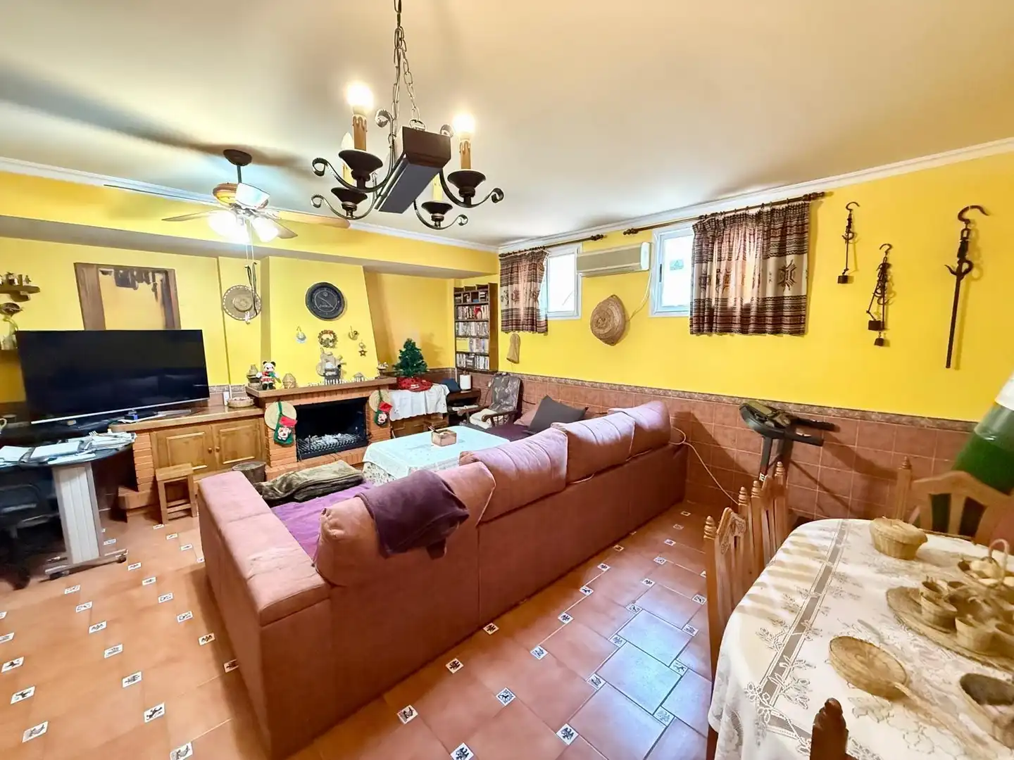 Sala d'estar de Casa adosada en venda en Almería amb Terrassa