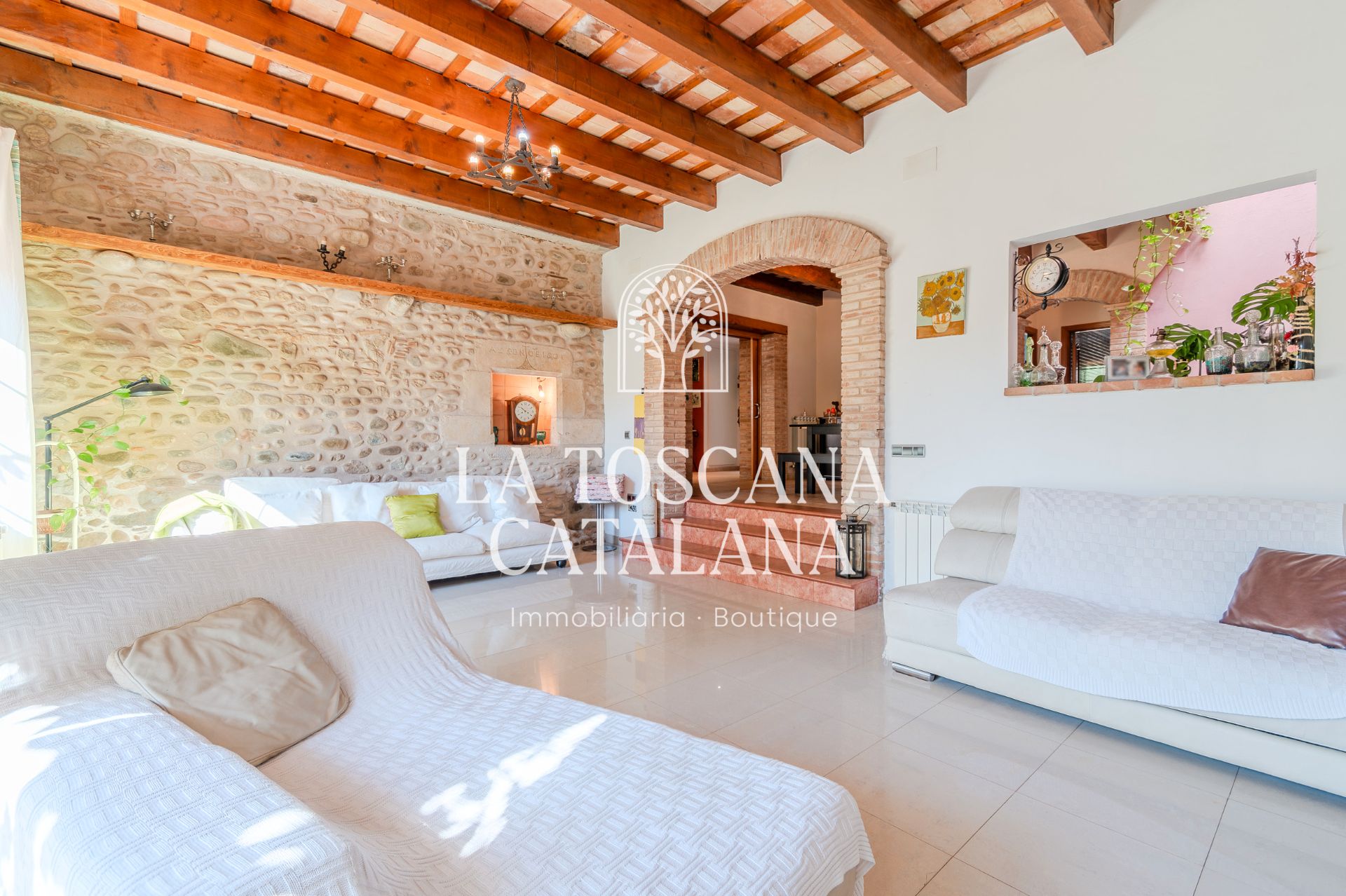 Living room of Country house for sale in Medinyà  with Air Conditioner, Heating and Private garden