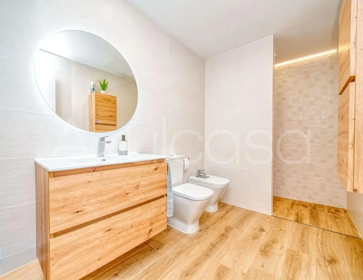 Bathroom of Flat for sale in Mutxamel  with Parquet flooring, Terrace and Community pool