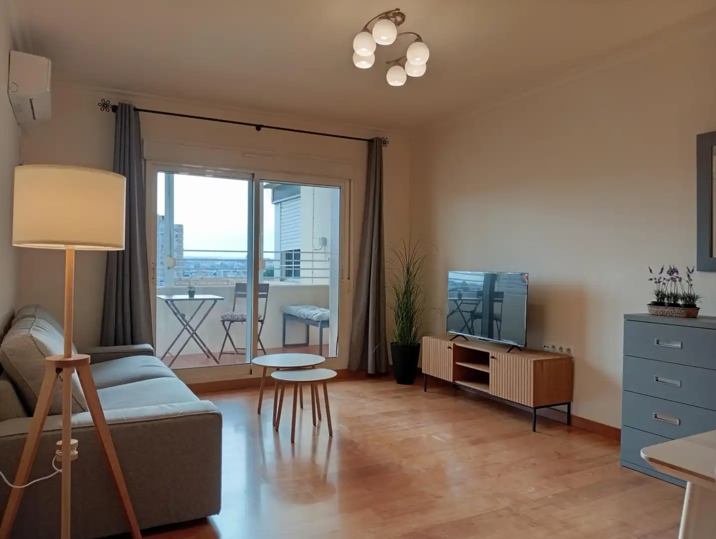 Wohnzimmer von Wohnung zur Miete in Sevilla mit Klimaanlage, Terrasse und Möbliert