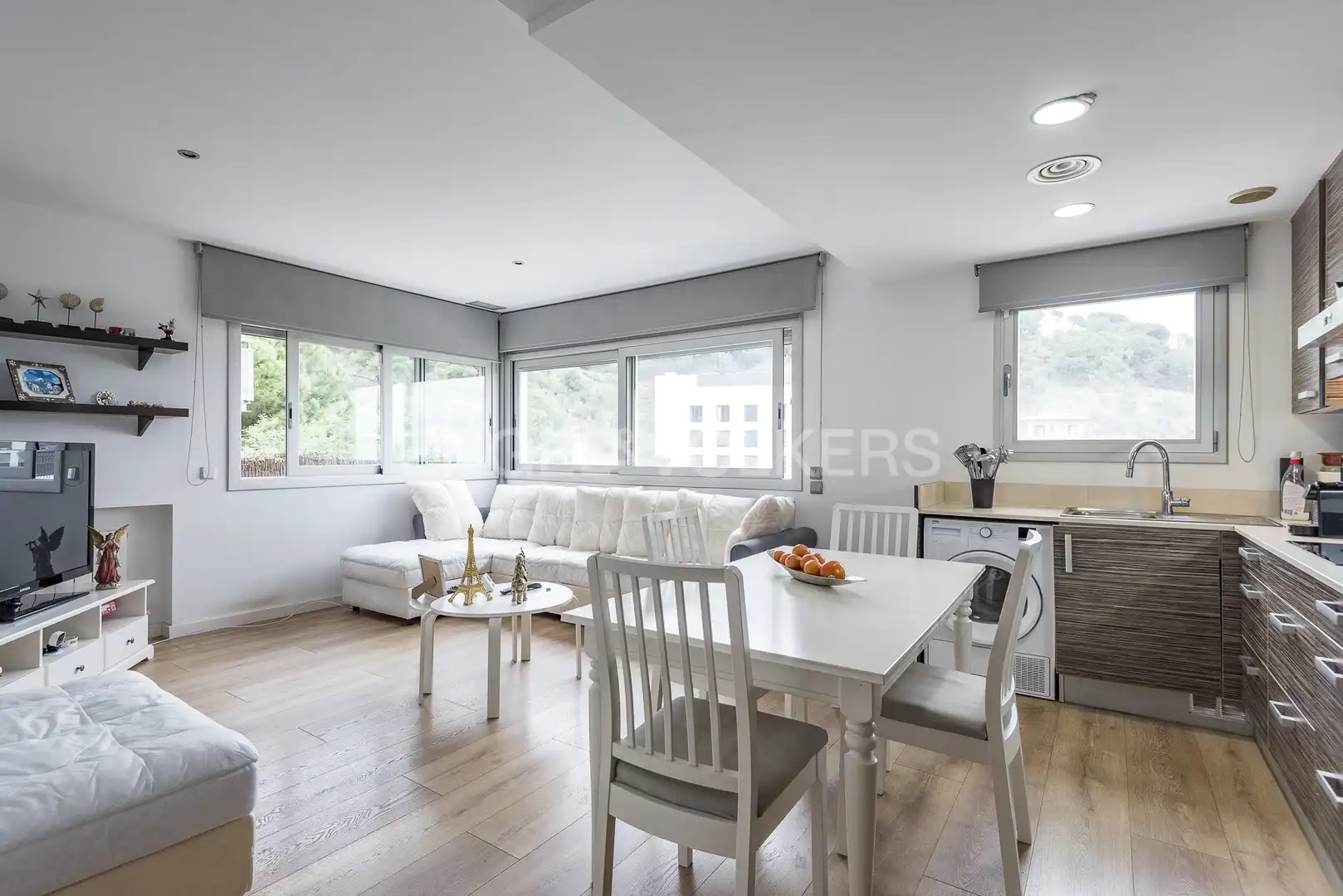 Außenansicht von Wohnung zum Verkauf in Barcelona mit Klimaanlage, Heizung und Privatgarten
