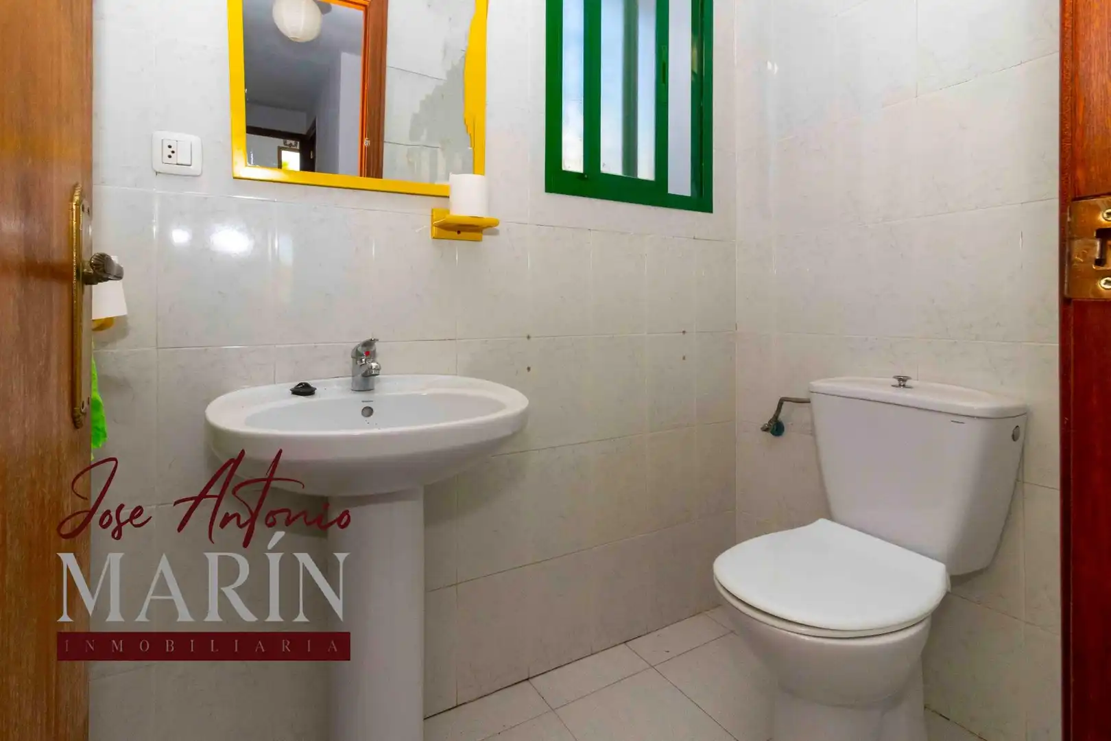 Bathroom of Houses for sale in Valdelacalzada