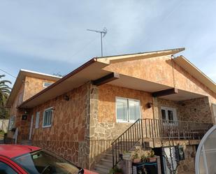 Vista exterior de Casa o xalet en venda en Oleiros amb Calefacció, Jardí privat i Terrassa