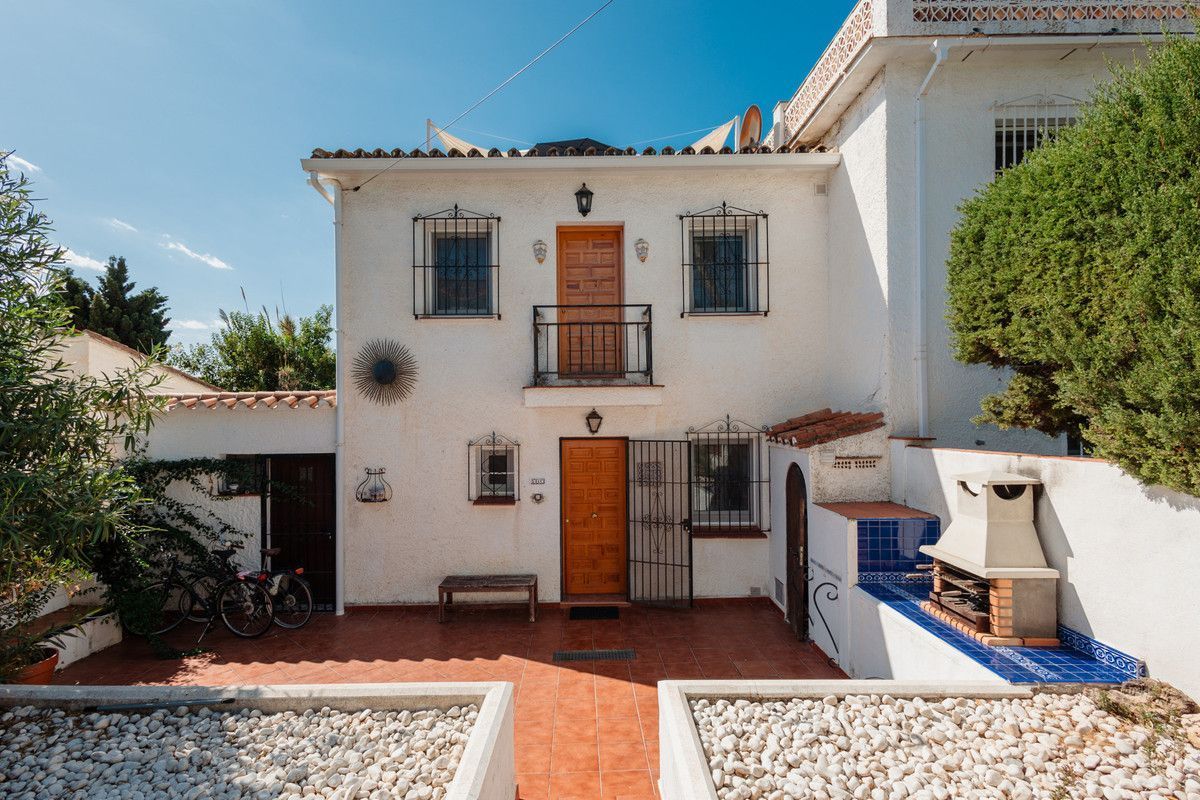 Vista exterior de Casa adosada de lloguer en Marbella amb Aire condicionat, Calefacció i Terrassa