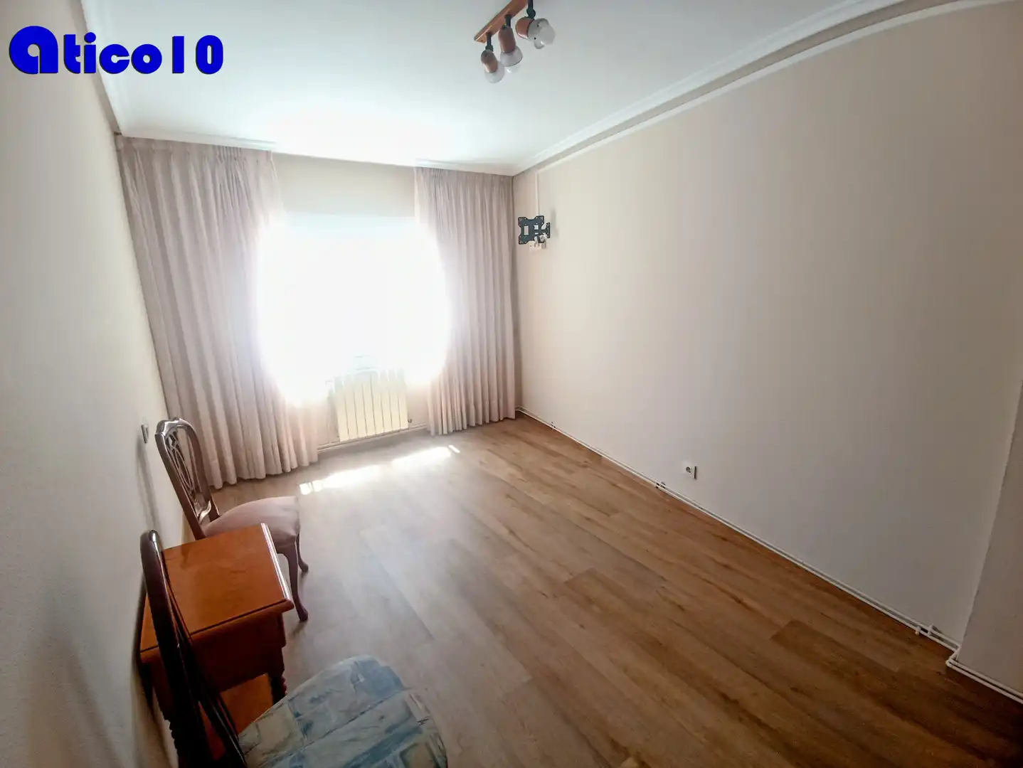 Schlafzimmer von Wohnung zur Miete in Oviedo  mit Heizung, Möbliert und Ofen