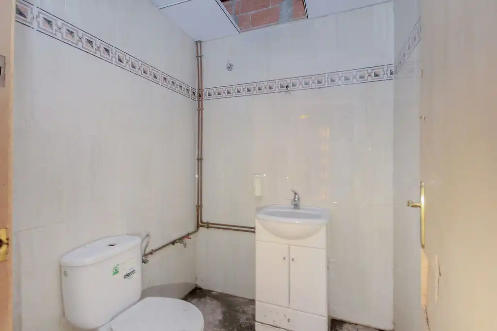 Business premises for sale in C/ Joan Llaverias, imagen 21