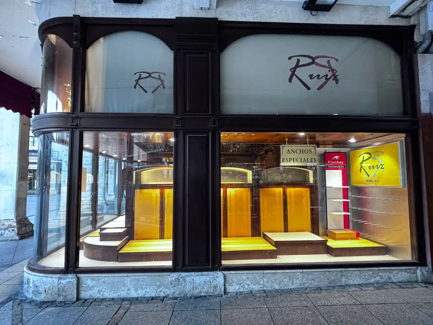 Commercial properties for rent in Burgos  with Air Conditioner, Heating and Furnished