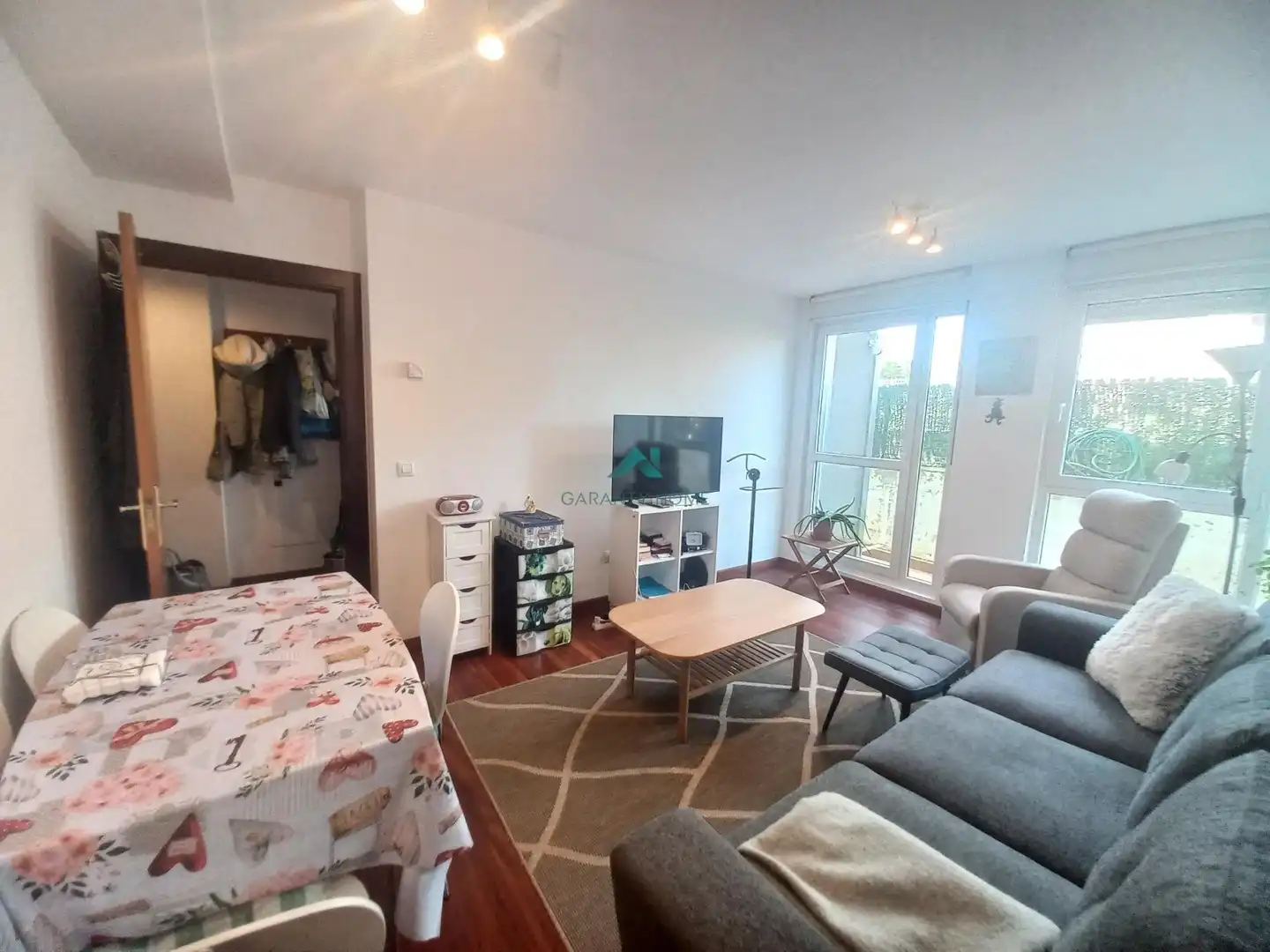 Sala de estar de Planta baja en venta en Bárcena de Cicero con Calefacción, Jardín privado y Parquet