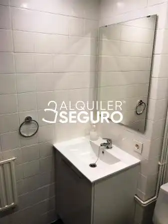 Baño de Piso de alquiler en Vitoria - Gasteiz con Calefacción, Terraza y Trastero