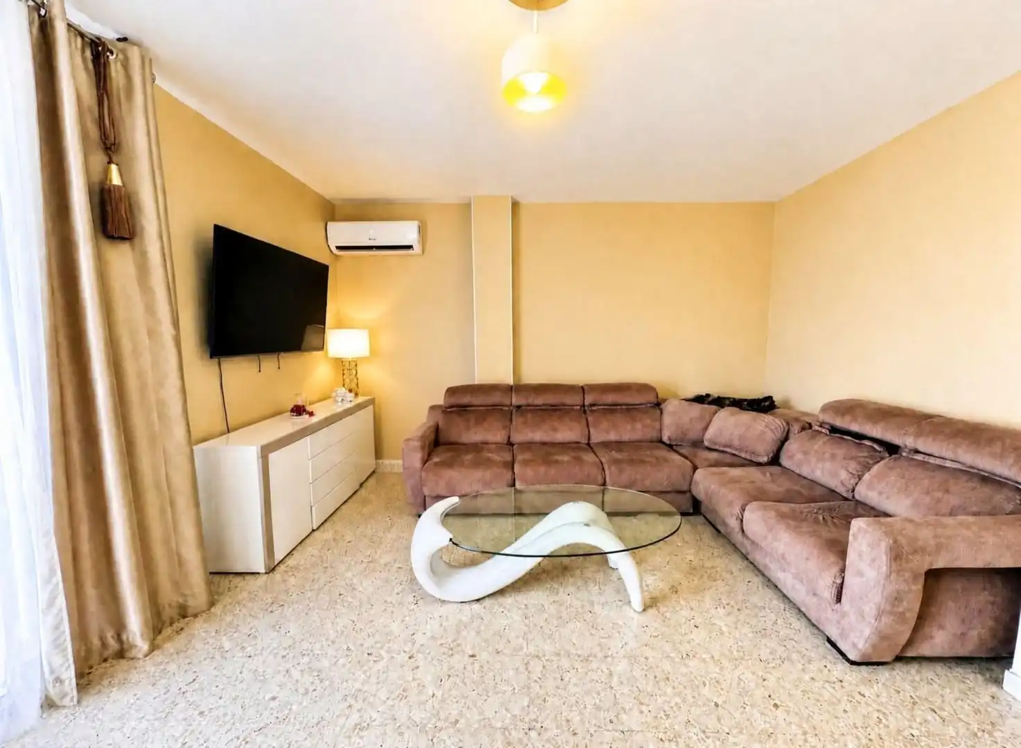 Sala d'estar de Àtic en venda en Girona amb Aire condicionat i Terrassa