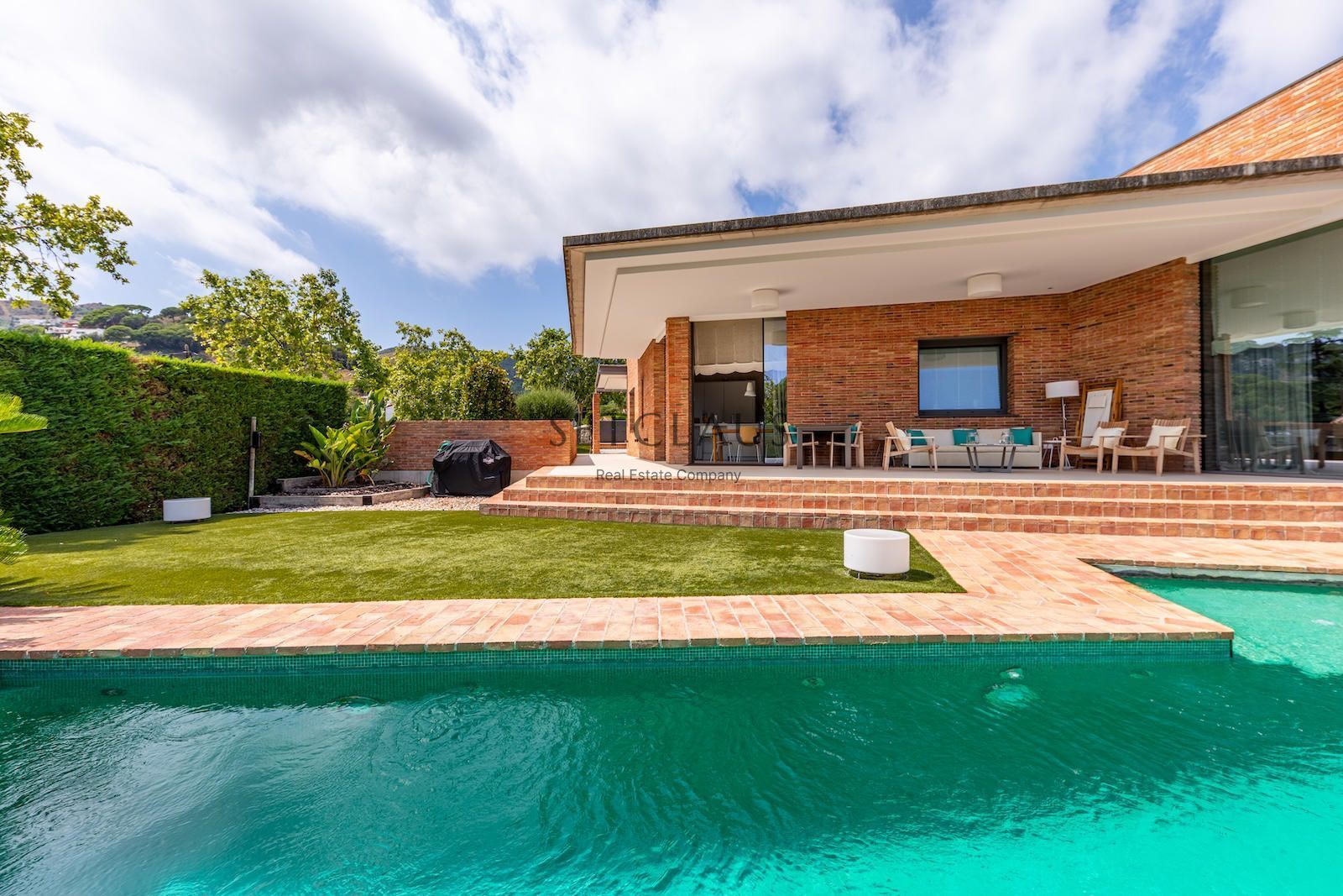 Piscina de Casa o xalet en venda en Alella amb Aire condicionat, Calefacció i Jardí privat