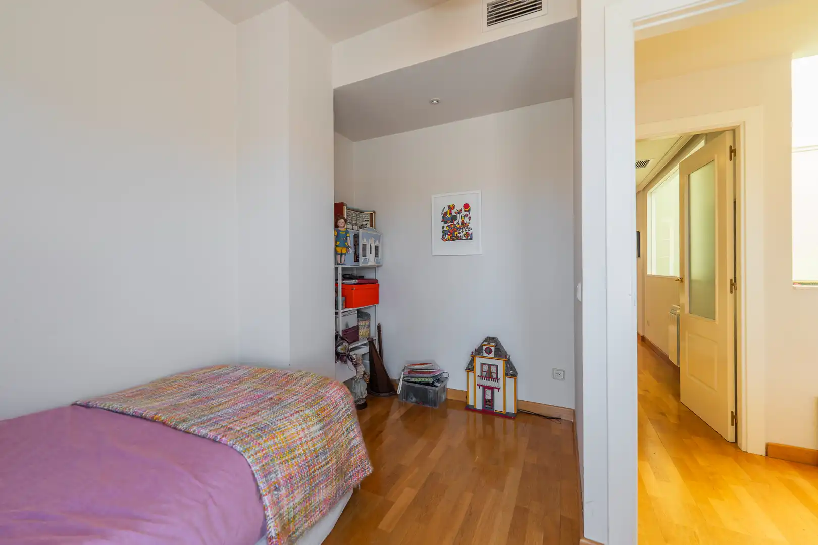 Dormitori de Casa adosada en venda en Las Rozas de Madrid amb Calefacció, Jardí privat i Piscina comunitària