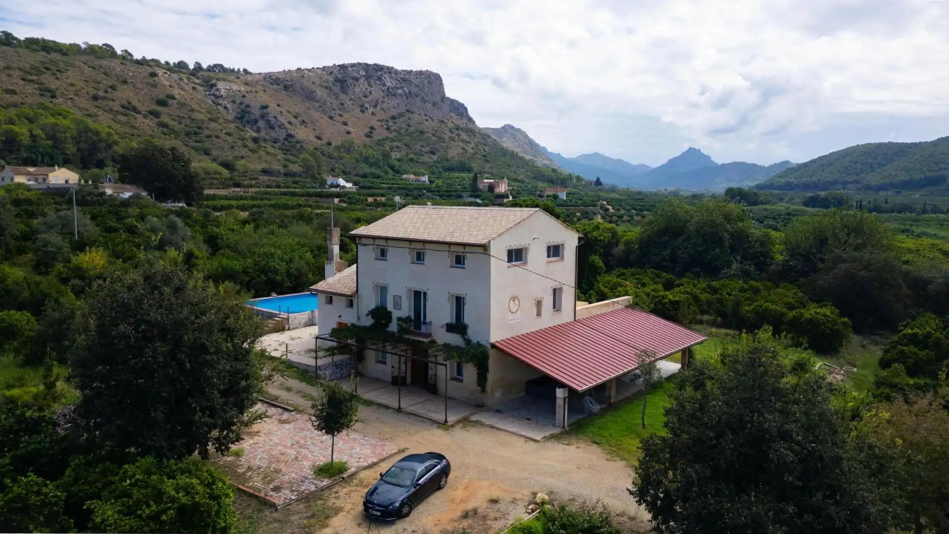 Casa rústica amb terrassa en venda a Calle Polígono 48