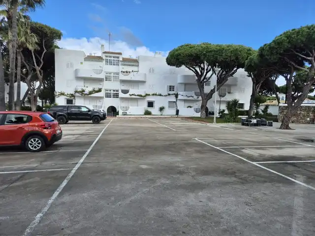 Aparcament de Apartament en venda en Chiclana de la Frontera amb Terrassa, Moblat i Piscina comunitària