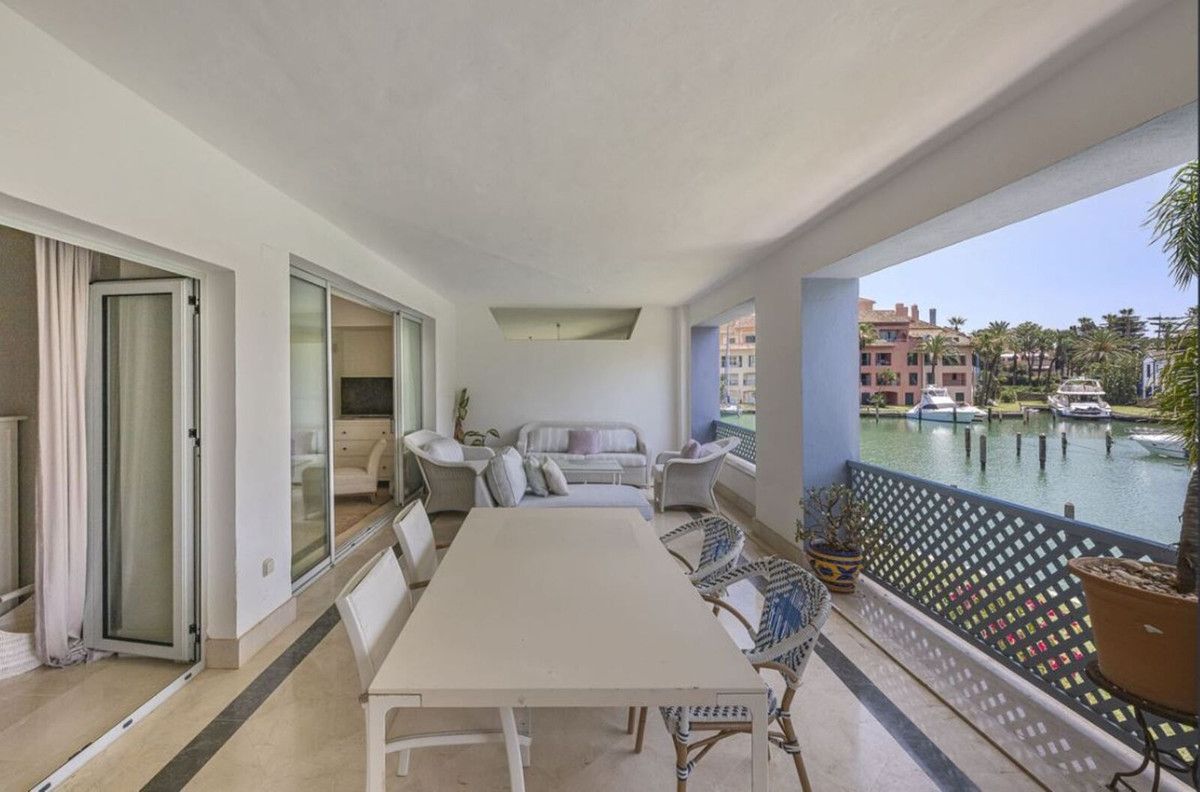 Terrassa de Planta baixa de lloguer en Sotogrande amb Aire condicionat, Terrassa i Traster