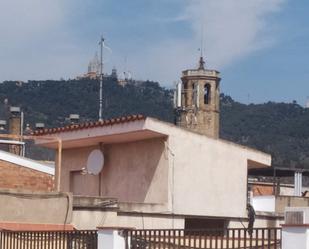 Vista exterior de Àtic de lloguer en  Barcelona Capital amb Calefacció i Es permeten mascotes