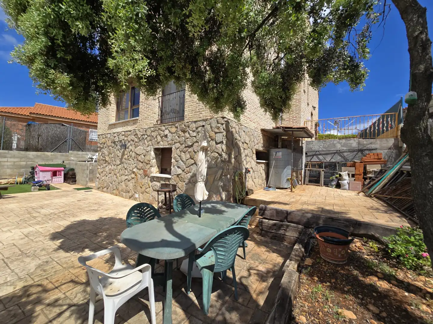 Terrassa de Casa o xalet en venda en Chiloeches amb Calefacció, Jardí privat i Piscina