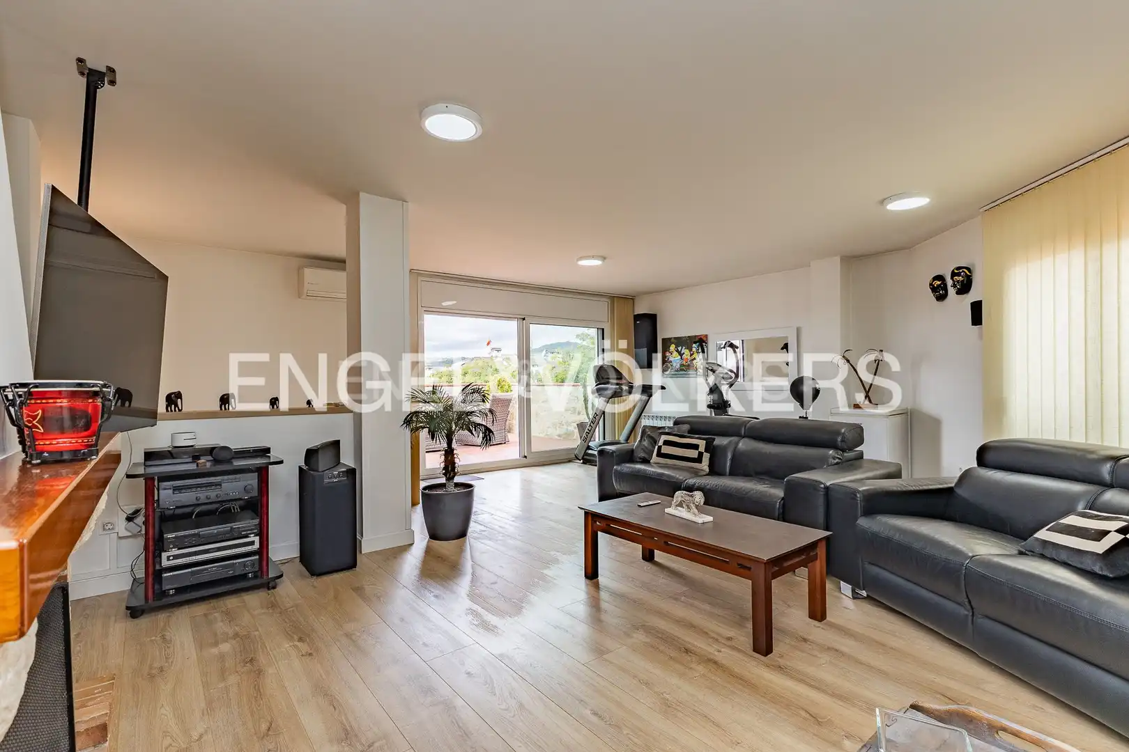 Sala d'estar de Casa o xalet en venda en Castellar del Vallès amb Aire condicionat, Calefacció i Jardí privat