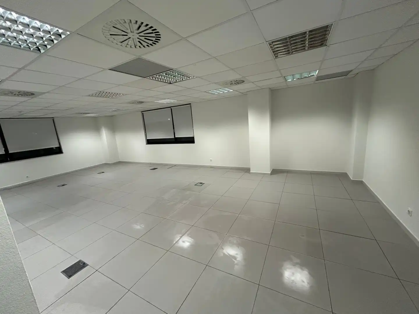 Office space with lift to rent in Polígono Parque Empresarial la Muga 3A, imagen 5