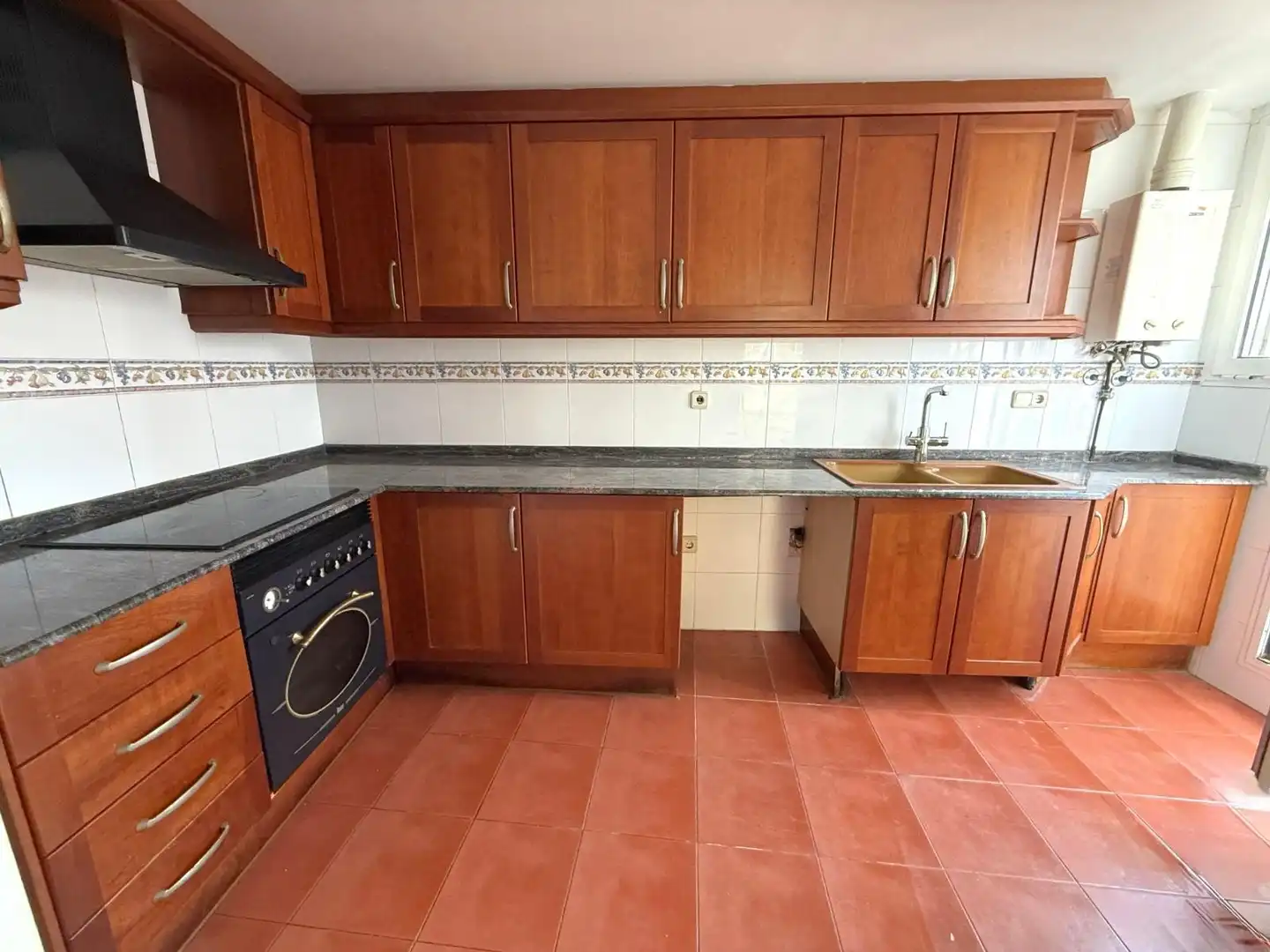 Cocina de Casa adosada en venta en Torrent con Terraza, Trastero y Piscina comunitaria