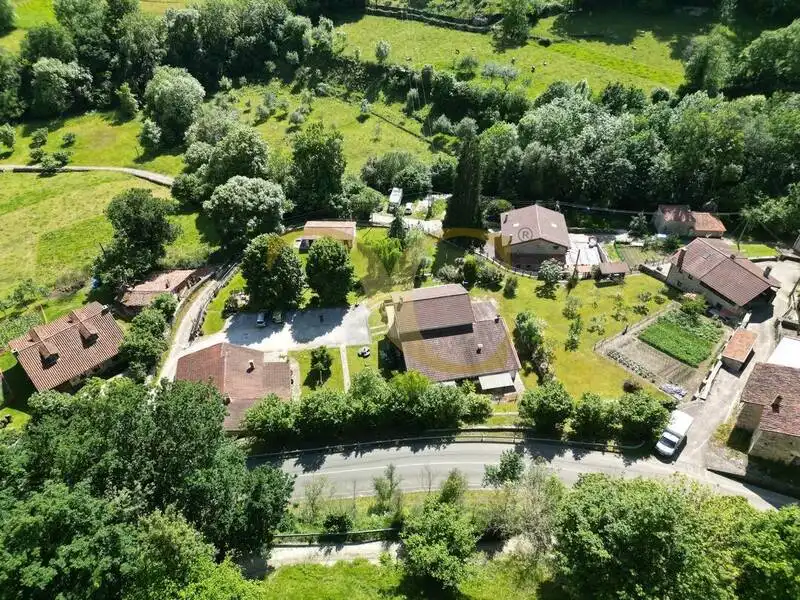 Vista exterior de Casa o xalet en venda en Peñamellera Alta amb Calefacció, Jardí privat i Terrassa