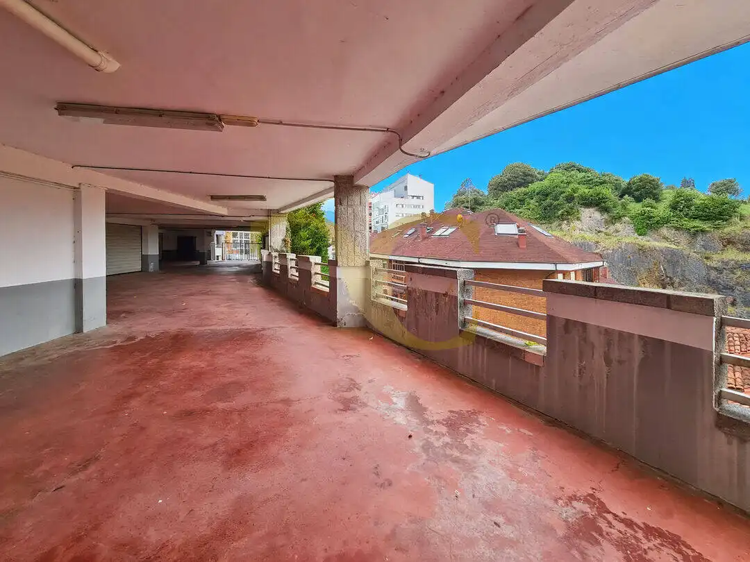 Parking de Casa adosada en venta en Ribadesella con Calefacción, Trastero y Amueblado