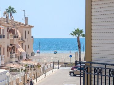 Pis amb piscina en venda a Calle Elda