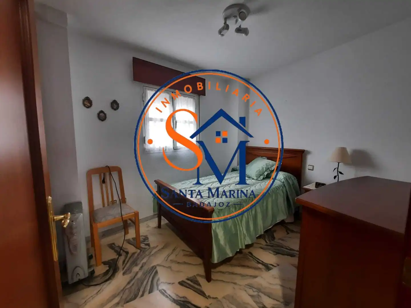 Habitación de Apartamento de alquiler en Badajoz con Amueblado y Balcón